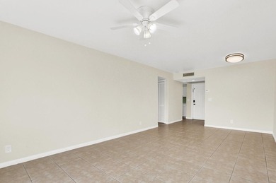 LOCATION, LOCATION, LOCATION! Located in the heart of Palm Beach - photo 10