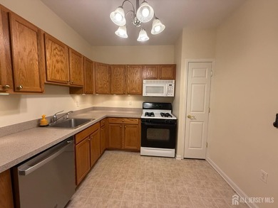 Welcome to this bright and airy Essex model located in the - photo 2