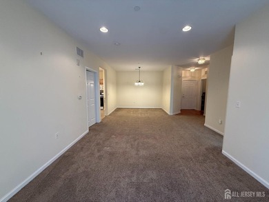 Welcome to this bright and airy Essex model located in the - photo 4