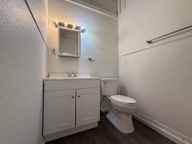 Six unit apartment building with some recent cosmetic remodels - photo 17