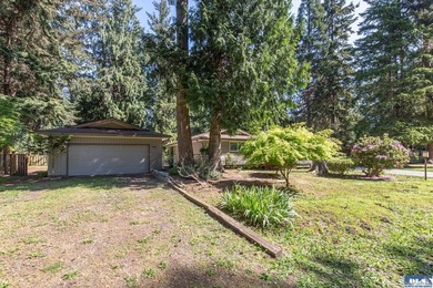 Single story home located on a corner oversized lot in a well - photo 2