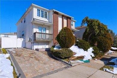 Newly renovated Semi-Detached Single-Family Home in Prime - photo 3