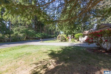 Single story home located on a corner oversized lot in a well - photo 4