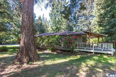 Single story home located on a corner oversized lot in a well - photo 5