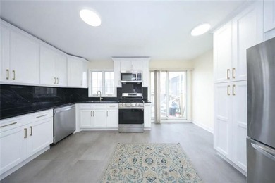 Newly renovated Semi-Detached Single-Family Home in Prime - photo 6