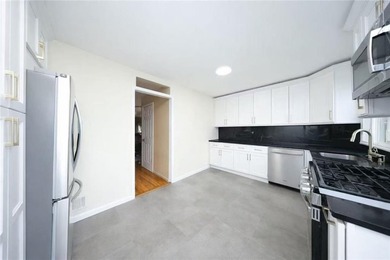 Newly renovated Semi-Detached Single-Family Home in Prime - photo 7