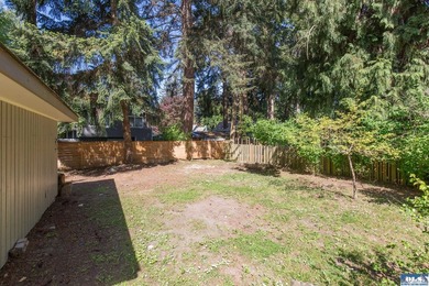 Single story home located on a corner oversized lot in a well - photo 10