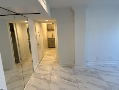 Well Kept 1 Bedroom, 1 Bathroom 2nd floor condo in a Beachfront