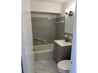 Well Kept 1 Bedroom, 1 Bathroom 2nd floor condo in a Beachfront