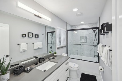 Priced to sell today! Stunning 3 bedroom 2 bath waterfront pool - photo 13