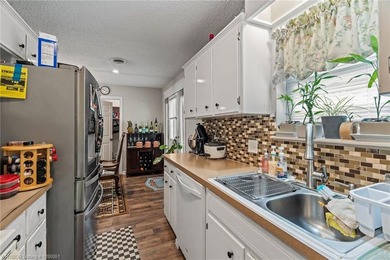 Nicely landscaped, well maintained starter home, on a corner lot - photo 14