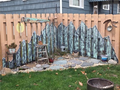 Come and see this wonderful and cozy home located in the