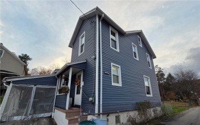 Come and see this wonderful and cozy home located in the