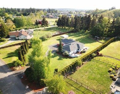 MAGNIFICENT SHOWPIECE! Just moments from all that Sequim has to - photo 2