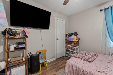 Nicely landscaped, well maintained starter home, on a corner lot - photo 25