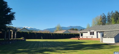 MAGNIFICENT SHOWPIECE! Just moments from all that Sequim has to - photo 5