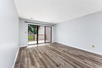 Prime Location! Move in ready & pristine 2-bedroom, 2-bathroom - photo 7