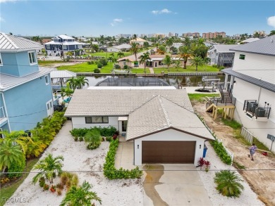 Priced to sell today! Stunning 3 bedroom 2 bath waterfront pool - photo 29