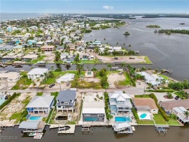 Priced to sell today! Stunning 3 bedroom 2 bath waterfront pool - photo 33