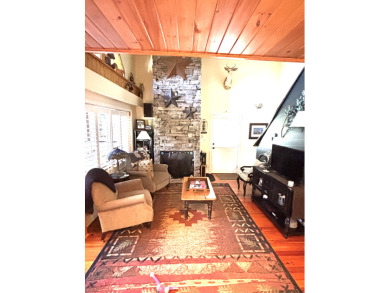Gorgeous Fully Furnished Turn Key PRIVATE Lake home - photo 3
