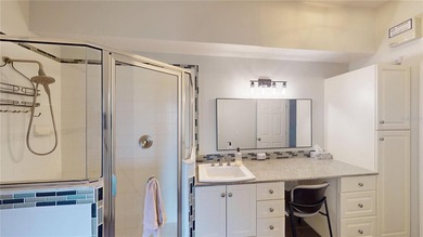 There's plenty of space inside and outside of this 5 Bedroom, 2 - photo 30