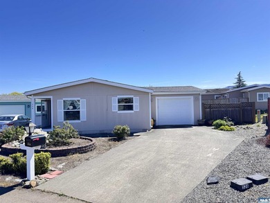Welcome to easy, one-level living in the heart of Sequim! This - photo 2