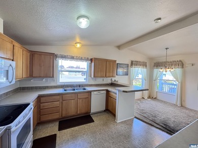 Welcome to easy, one-level living in the heart of Sequim! This - photo 7