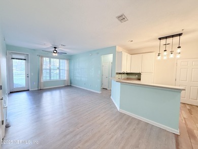 Welcome to this spacious and well-kept 2-bedroom, 2-bath condo - photo 3