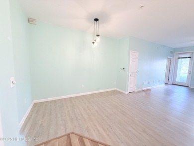 Welcome to this spacious and well-kept 2-bedroom, 2-bath condo - photo 4