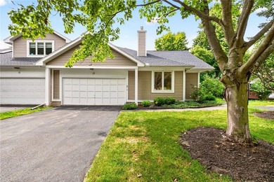 Welcome to 15 Foxborough Lane! This beautifully maintained - photo 2