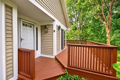 Welcome to 15 Foxborough Lane! This beautifully maintained - photo 5