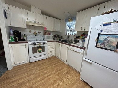 Enjoy this charming 2-bedroom, 2-bathroom home featuring a front - photo 5