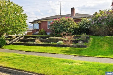 This Classic Cherry Hill home is a delight! Great layout with - photo 1