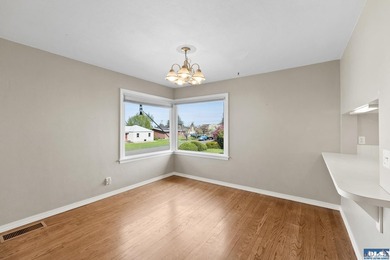This Classic Cherry Hill home is a delight! Great layout with - photo 10