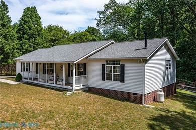 Enjoy the ideal blend of coastal and county living in this 3 - photo 2
