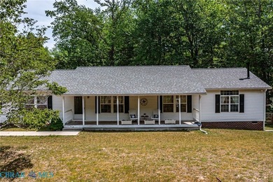 Enjoy the ideal blend of coastal and county living in this 3 - photo 3