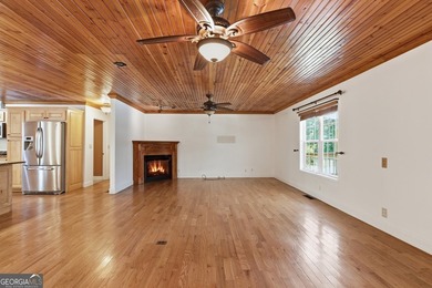 SPRAWLING RANCH RETREAT ON 2.5 ACRES MINUTES FROM DOWNTOWN - photo 8