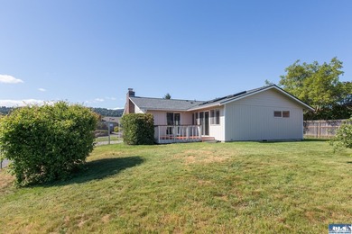 From top to bottom, this lovely one story home has been updated - photo 4