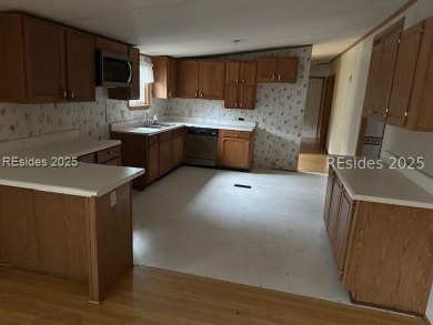 ***CASH ONLY- NO TITLE FOR MOBILE HOME***Come see this 3