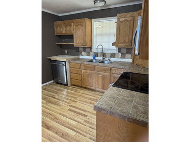 Check out this 2 bedroom, 1 bath home! Located on a corner lot - photo 4