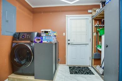 Check out this 2 bedroom, 1 bath home! Located on a corner lot - photo 8
