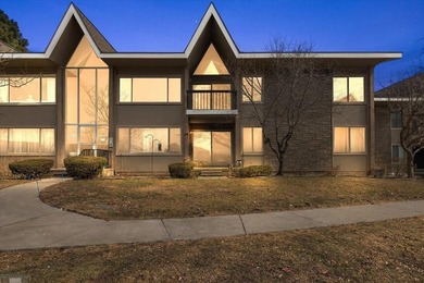 Square Lake Condo For Sale in Bloomfield Hills Michigan