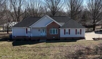 (private lake, pond, creek) Home For Sale in Dyersburg Tennessee