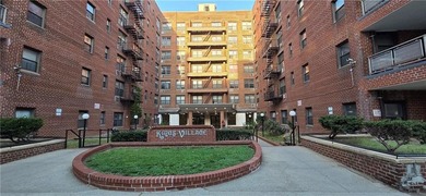 WHY RENT WHEN YOU CAN OWN?! Welcome to this spacious 1-bedroom - photo 4