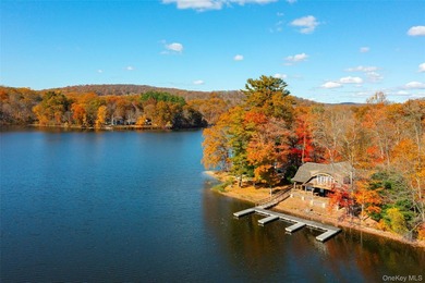 Set within the prestigious gated community of Pierson Lakes - photo 4