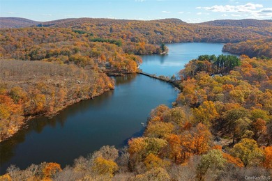Set within the prestigious gated community of Pierson Lakes - photo 10