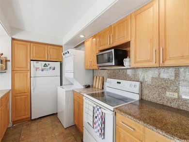 2-bedroom, 2-bath unit in the Palms building, Waikiki. The - photo 5