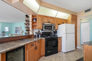 This bright and fresh 2-bedroom Gulf-front unit has been - photo 8