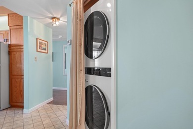 This bright and fresh 2-bedroom Gulf-front unit has been - photo 10