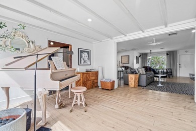 Beautifully updated 4/2 pool home in North Palm Beach. New metal - photo 12